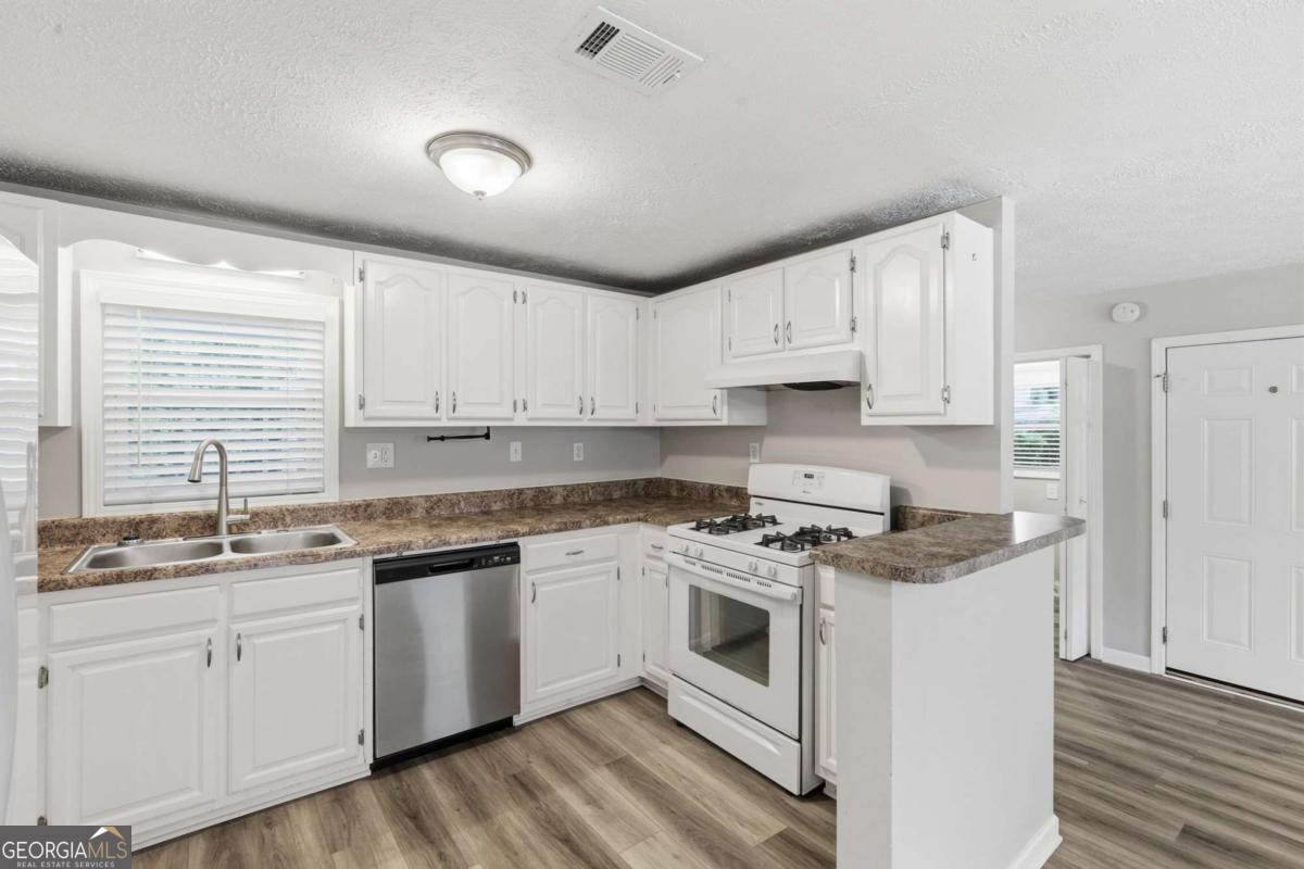 620 Smithstone Road Se Property Photo 8