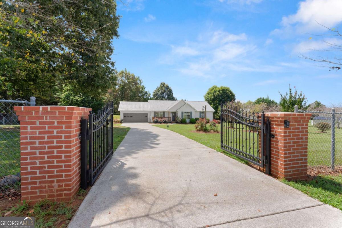 5820 Steve Black Road Property Photo 5