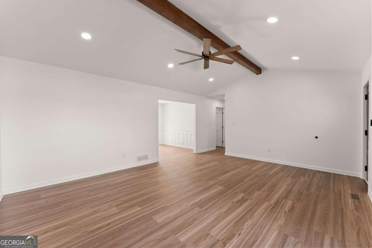 5820 Steve Black Road Property Photo 9