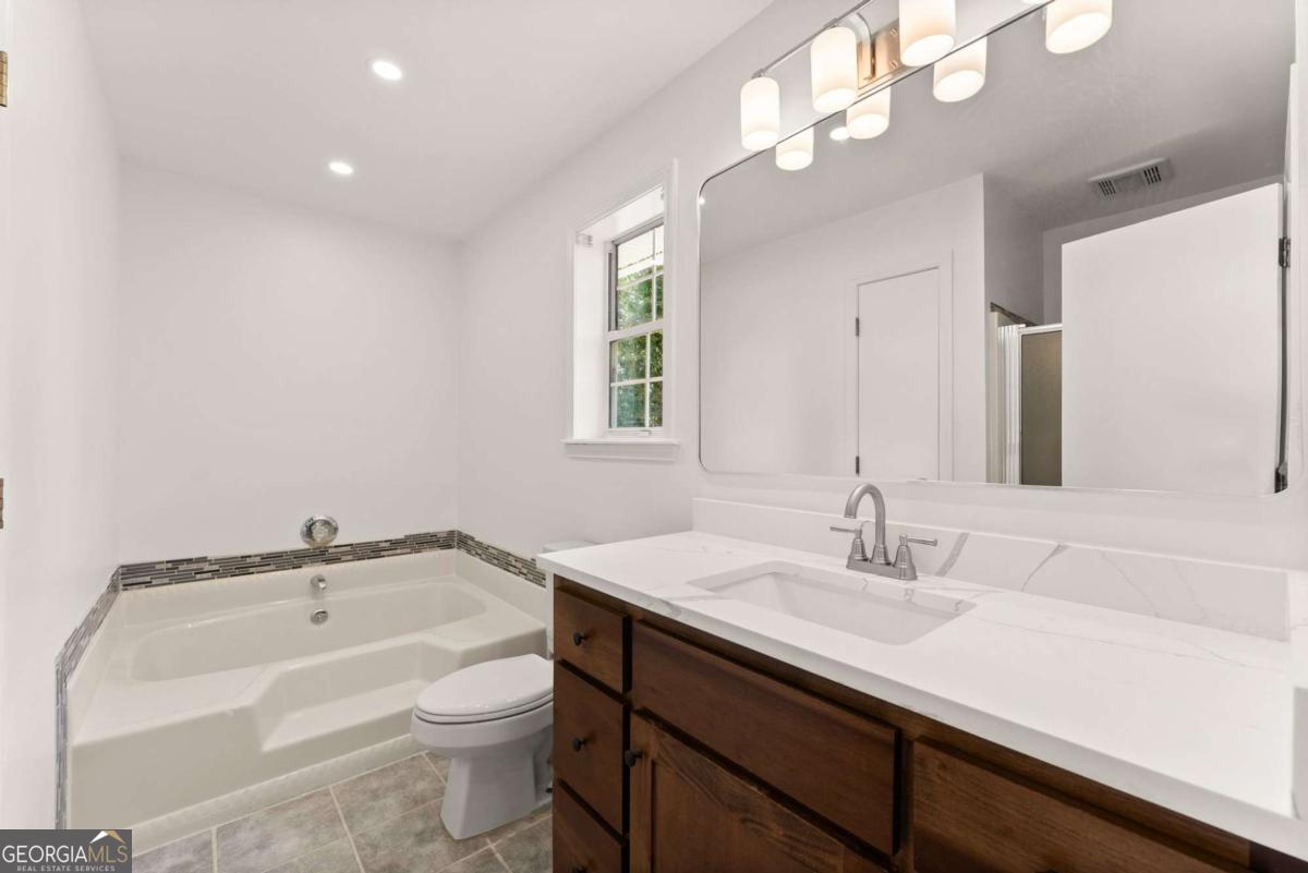 5820 Steve Black Road Property Photo 26