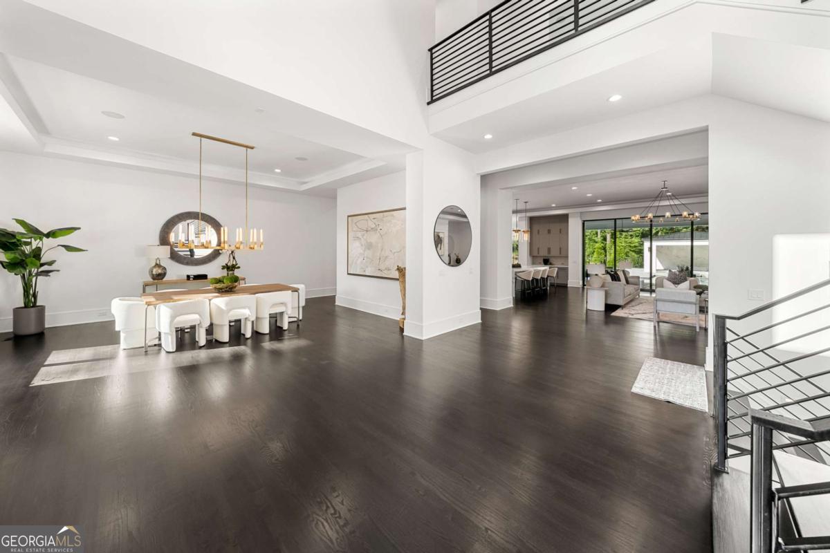 5211 Powers Ferry Road Property Photo 23