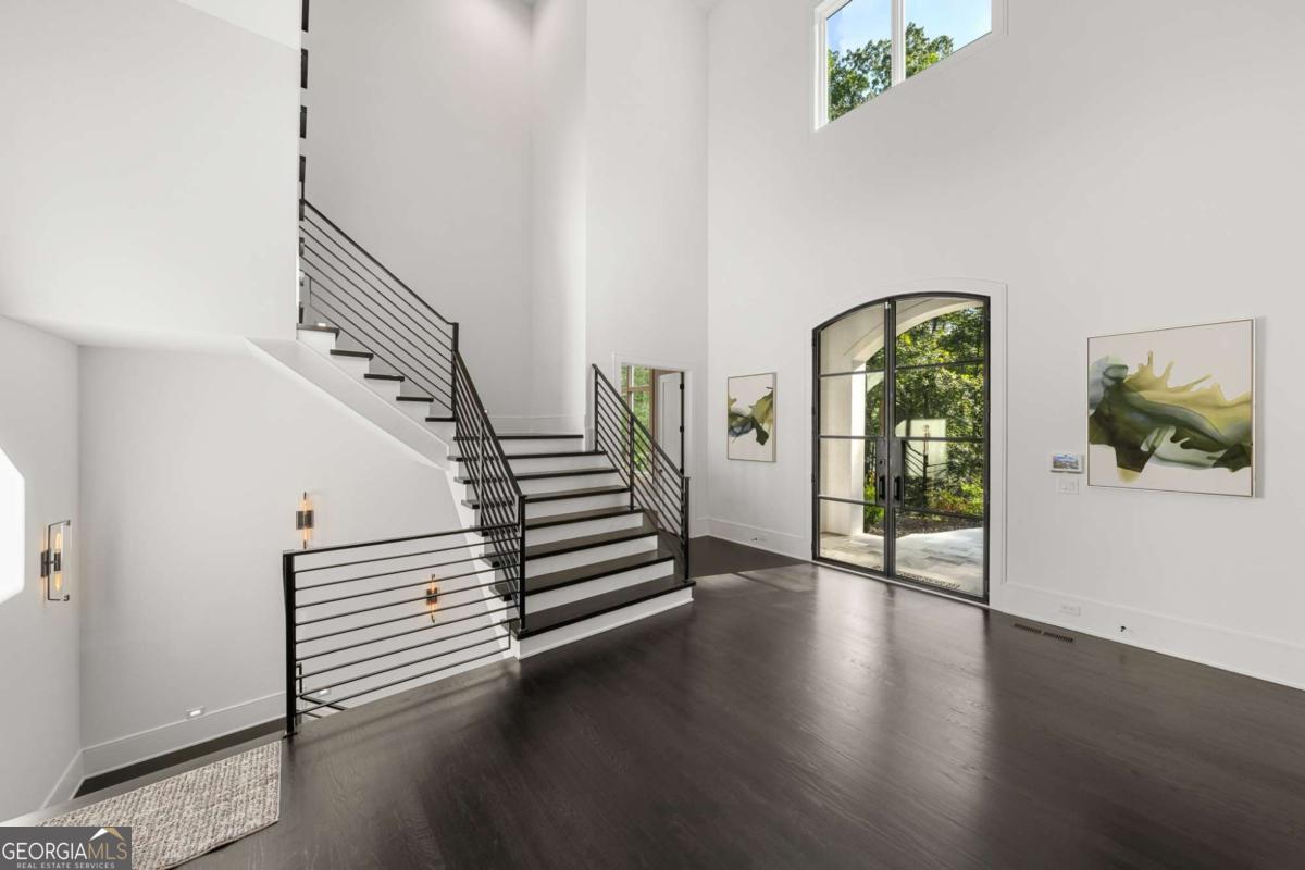 5211 Powers Ferry Road Property Photo 27