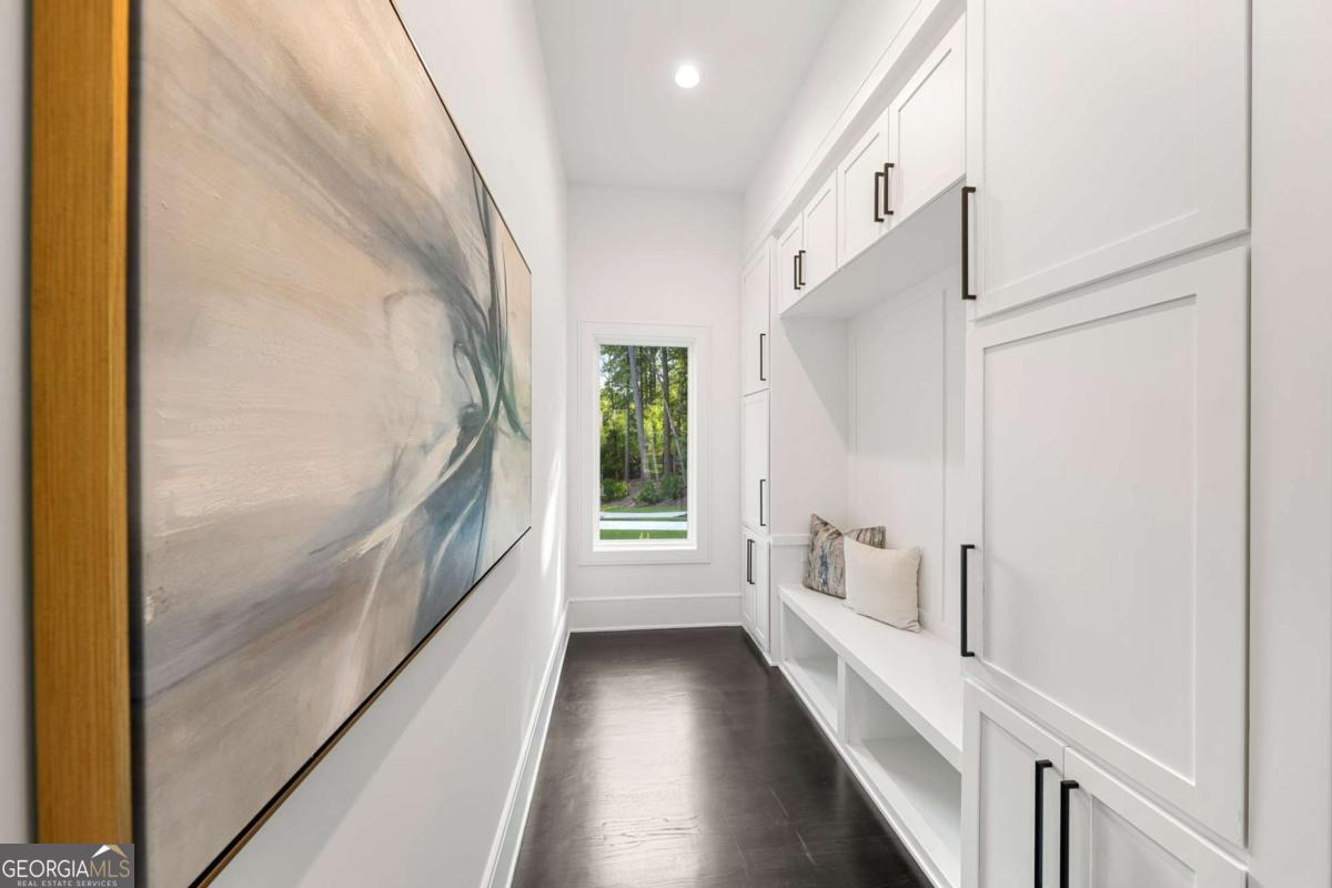 5211 Powers Ferry Road Property Photo 33
