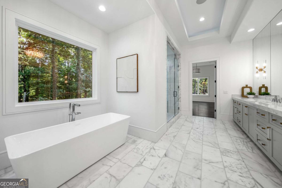 5211 Powers Ferry Road Property Photo 43