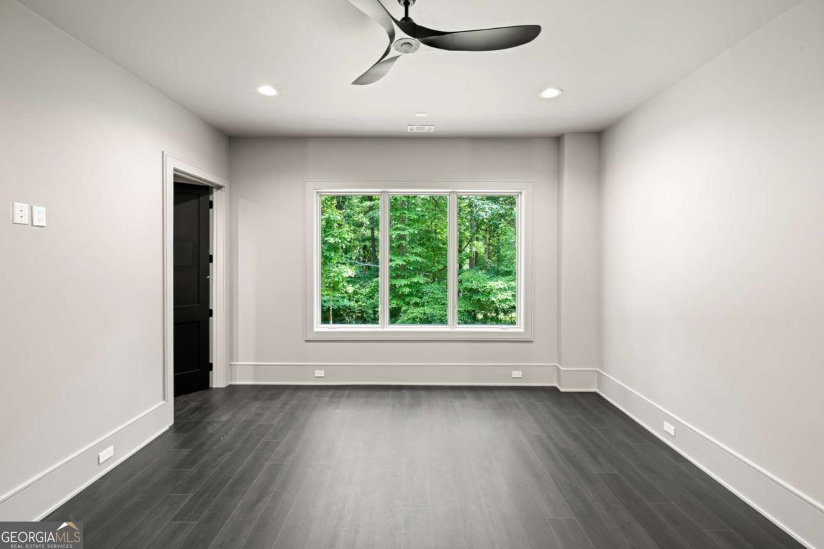 5211 Powers Ferry Road Property Photo 64