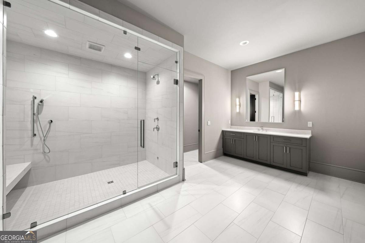 5211 Powers Ferry Road Property Photo 67