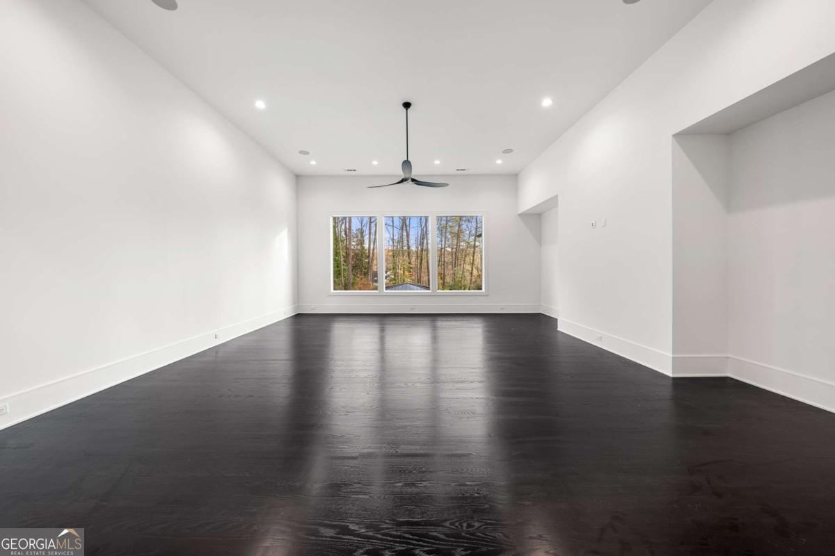 5211 Powers Ferry Road Property Photo 69