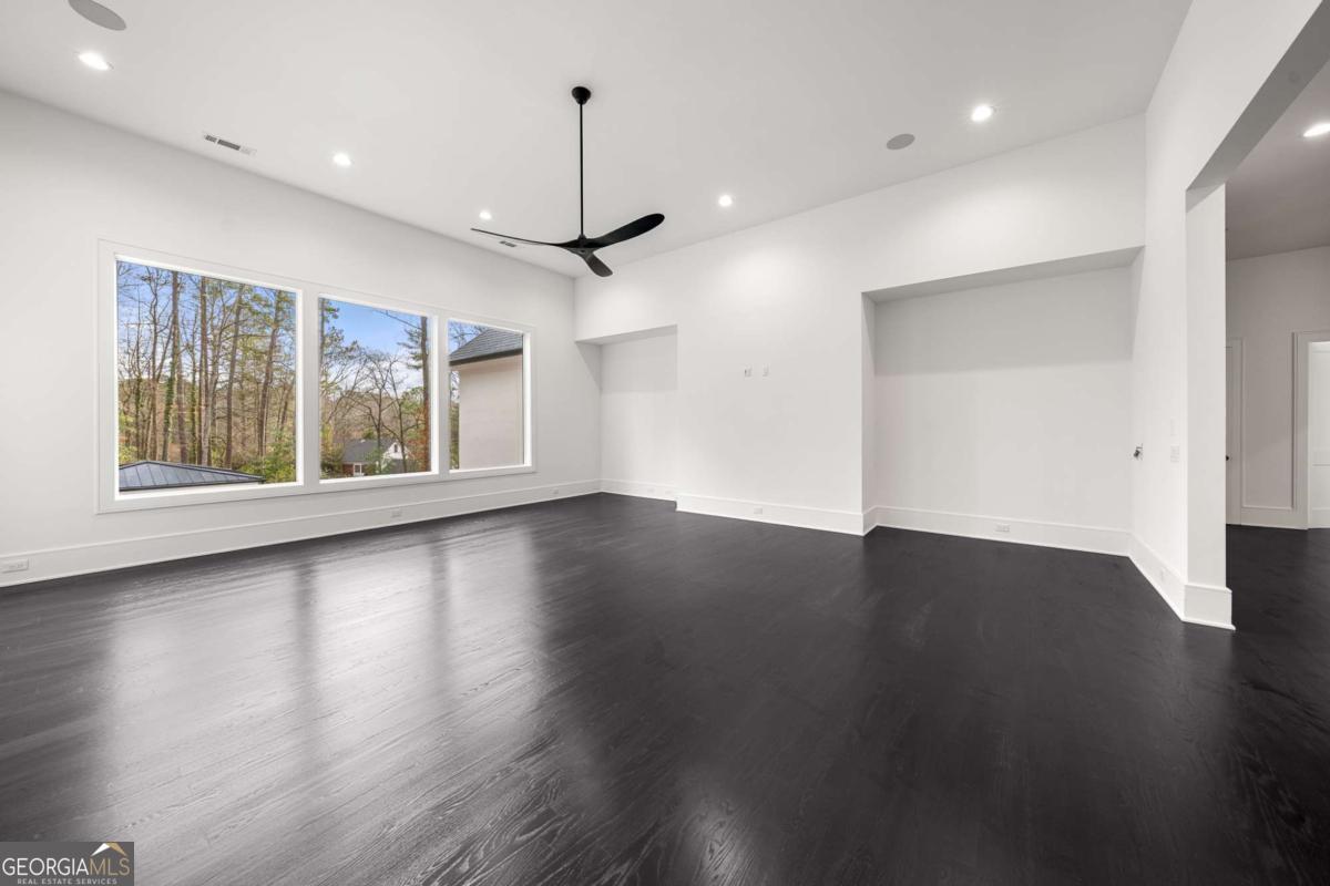 5211 Powers Ferry Road Property Photo 70