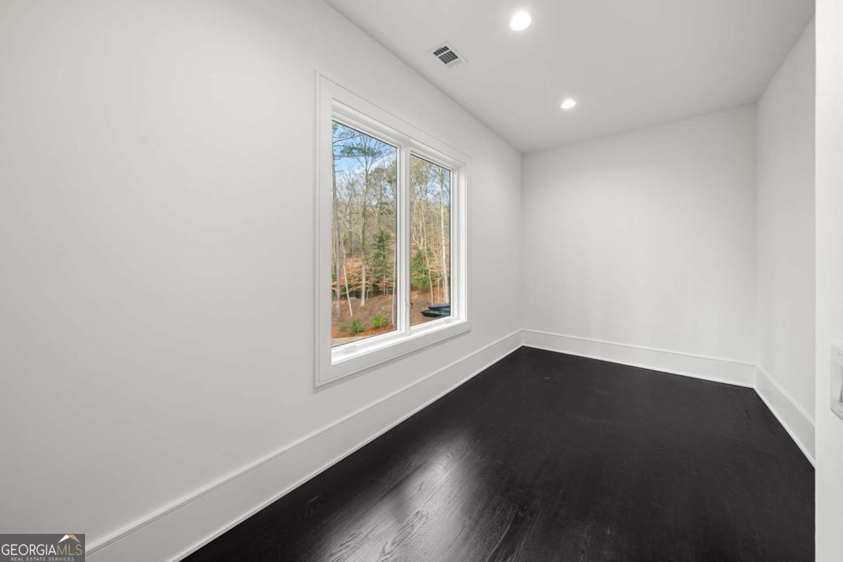 5211 Powers Ferry Road Property Photo 72