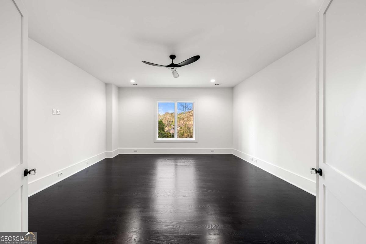 5211 Powers Ferry Road Property Photo 76