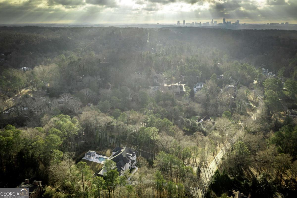5211 Powers Ferry Road Property Photo 86