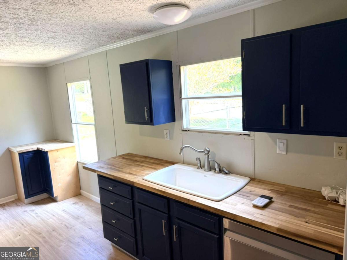 231 Hawks Way Property Photo 4