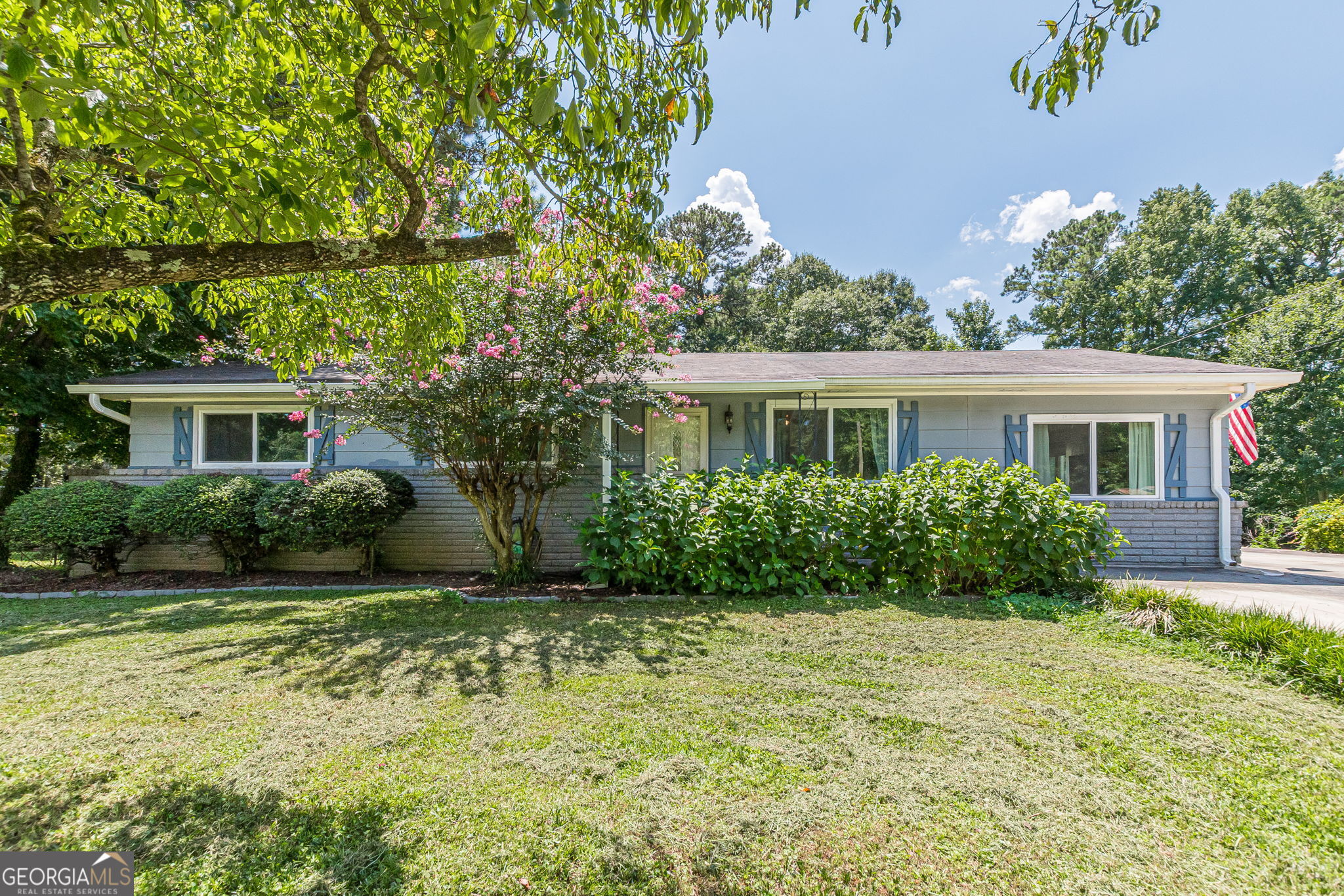 877 King Drive Se Property Photo 1