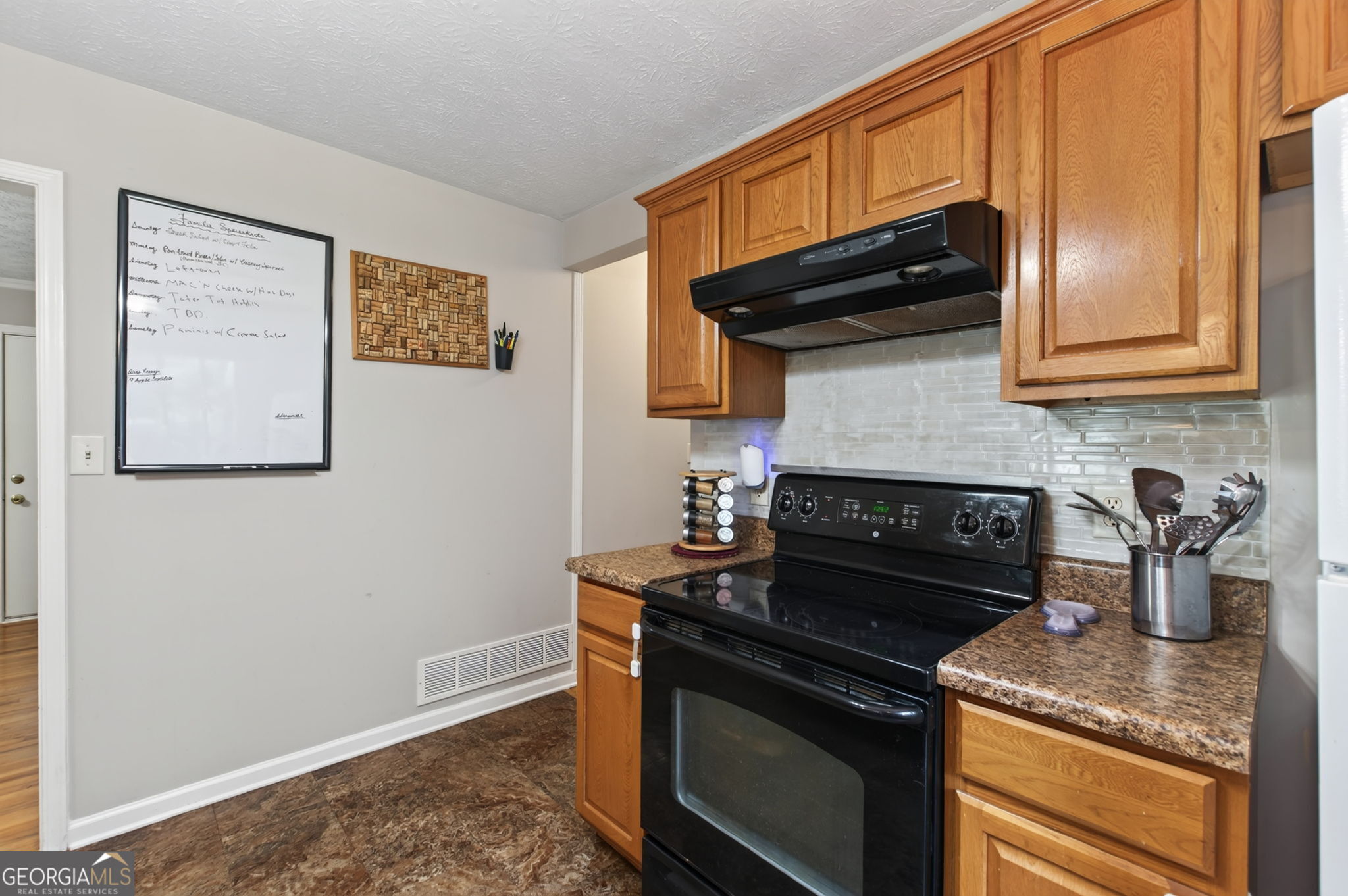 877 King Drive Se Property Photo 12