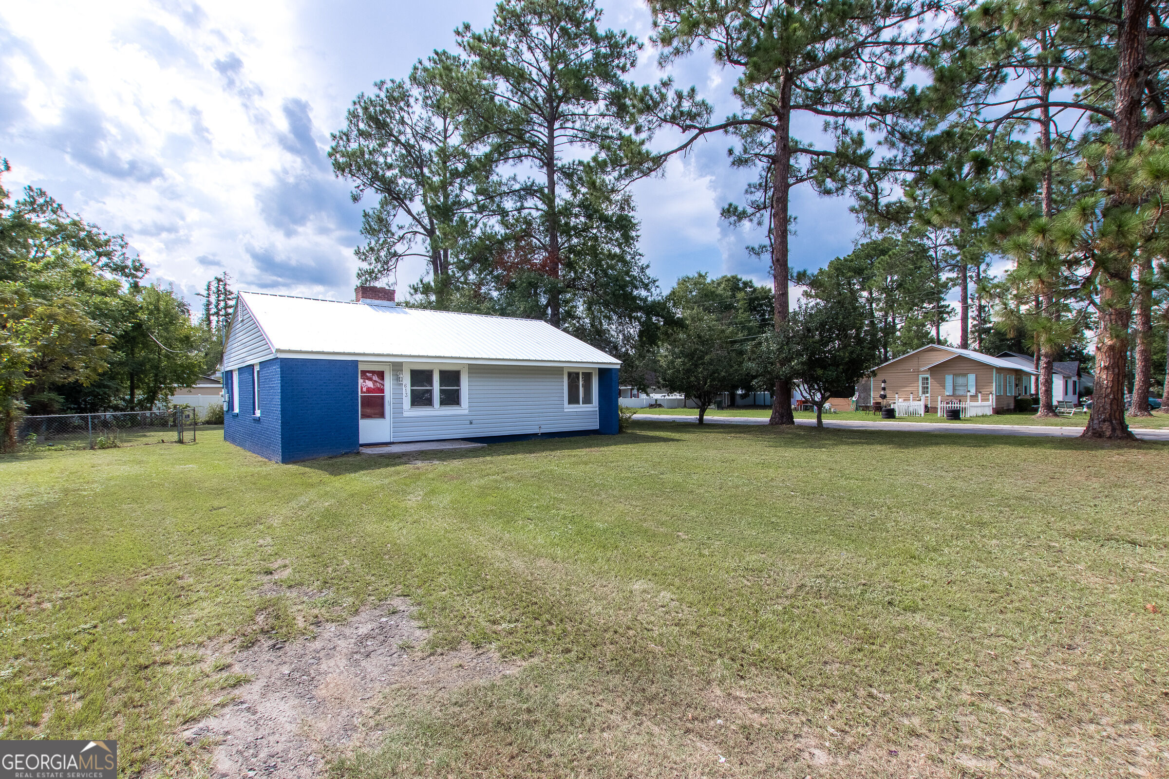613 N Crawford Street Property Photo 5
