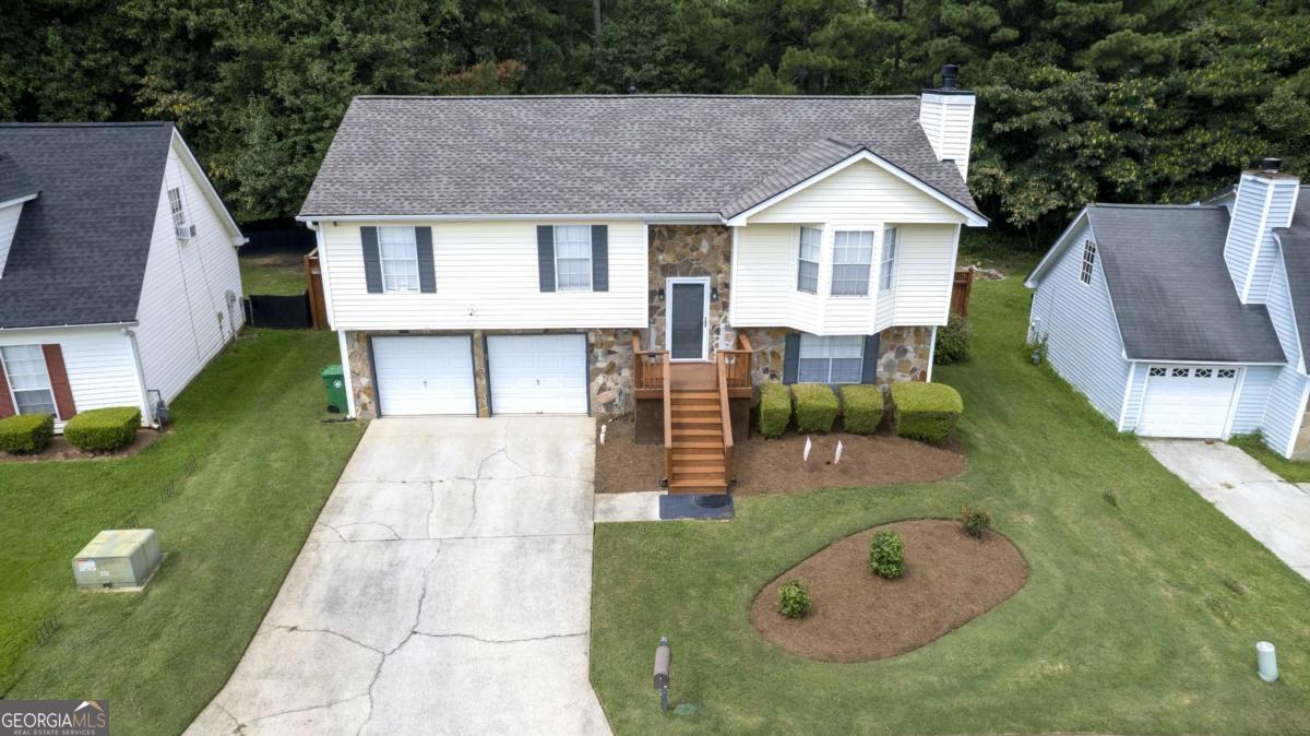 1046 Redan Trace Property Photo 4