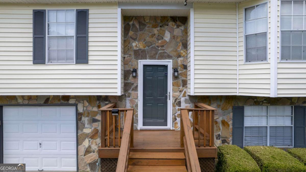 1046 Redan Trace Property Photo 5