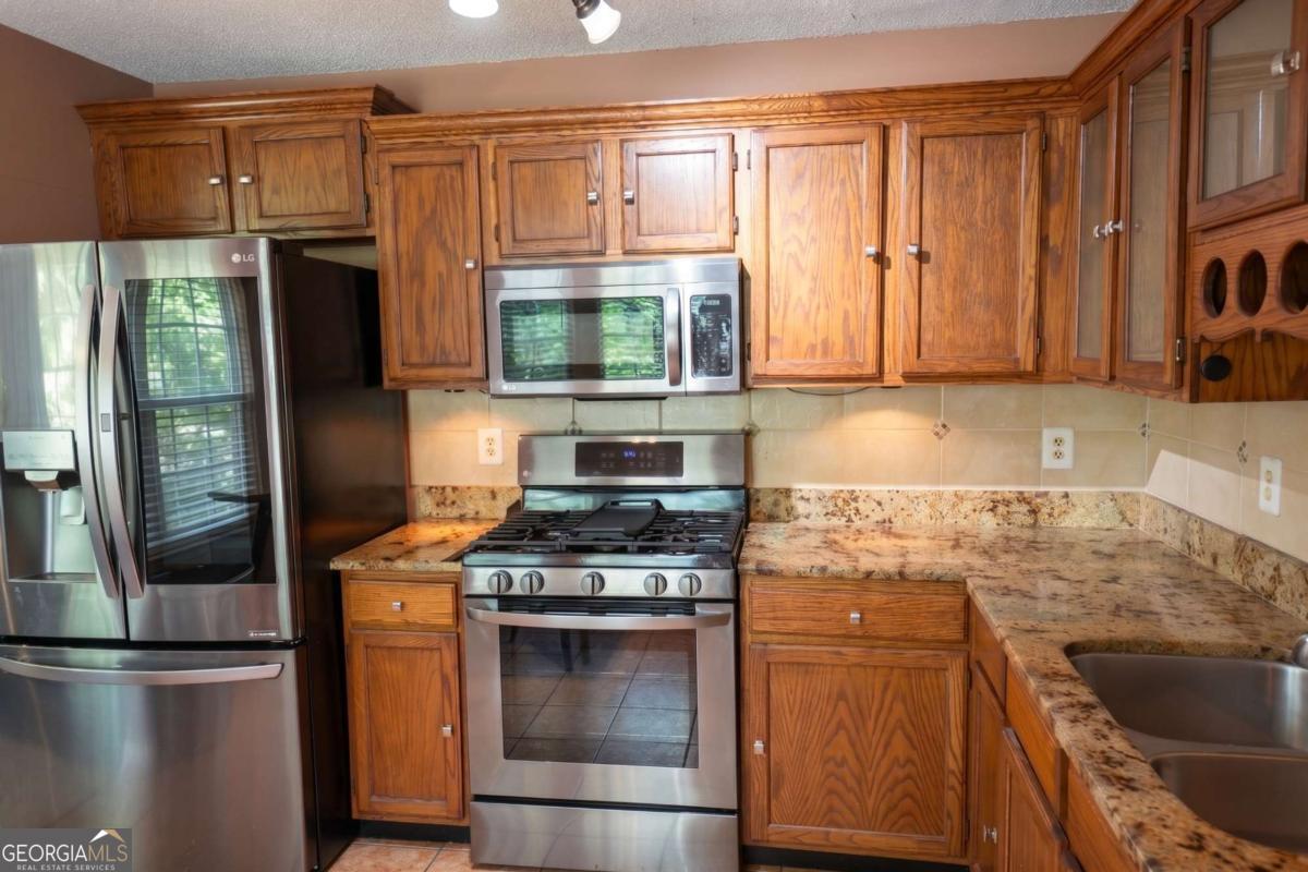1046 Redan Trace Property Photo 13