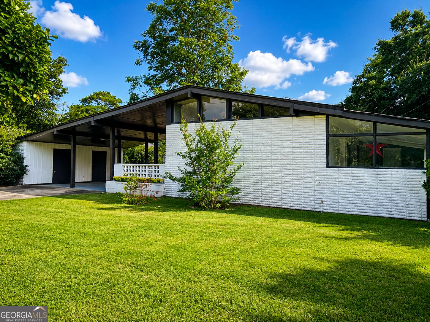 203 Pineview Drive Property Photo 1