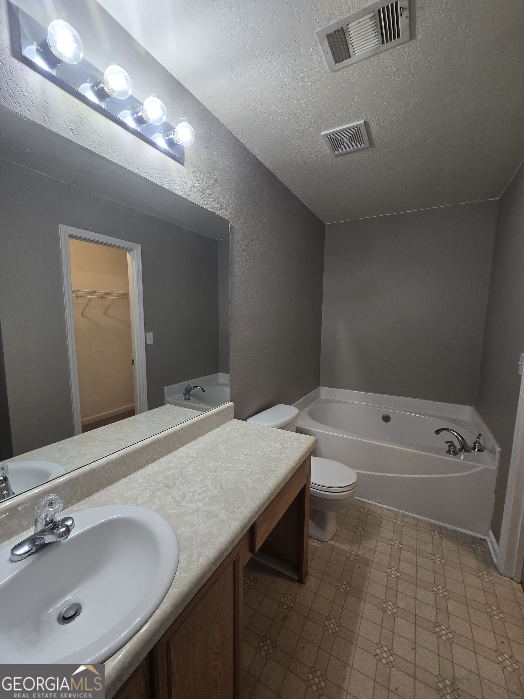 246 Beaumont Heights Property Photo 13