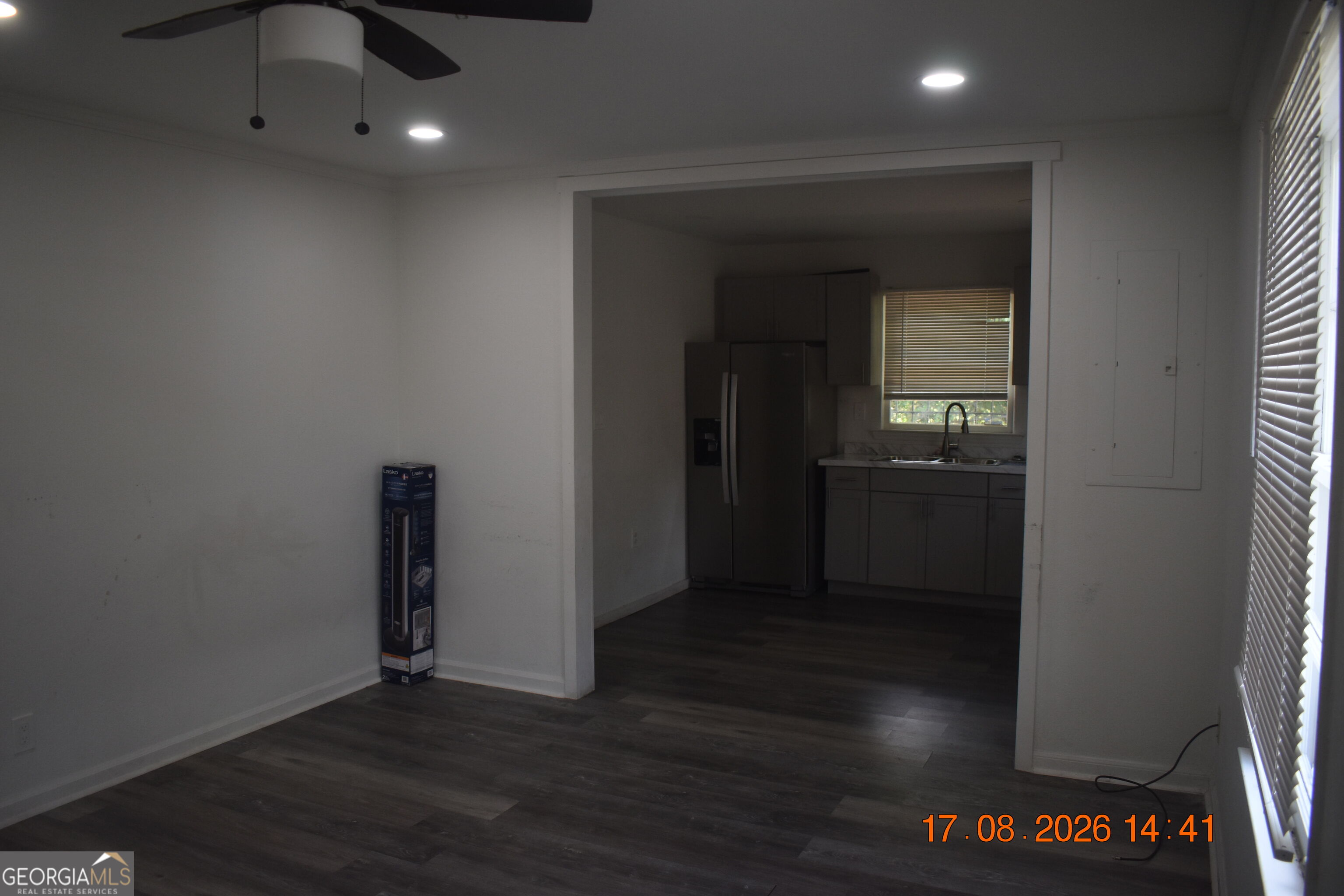 881 Poppy Avenue Property Photo 2