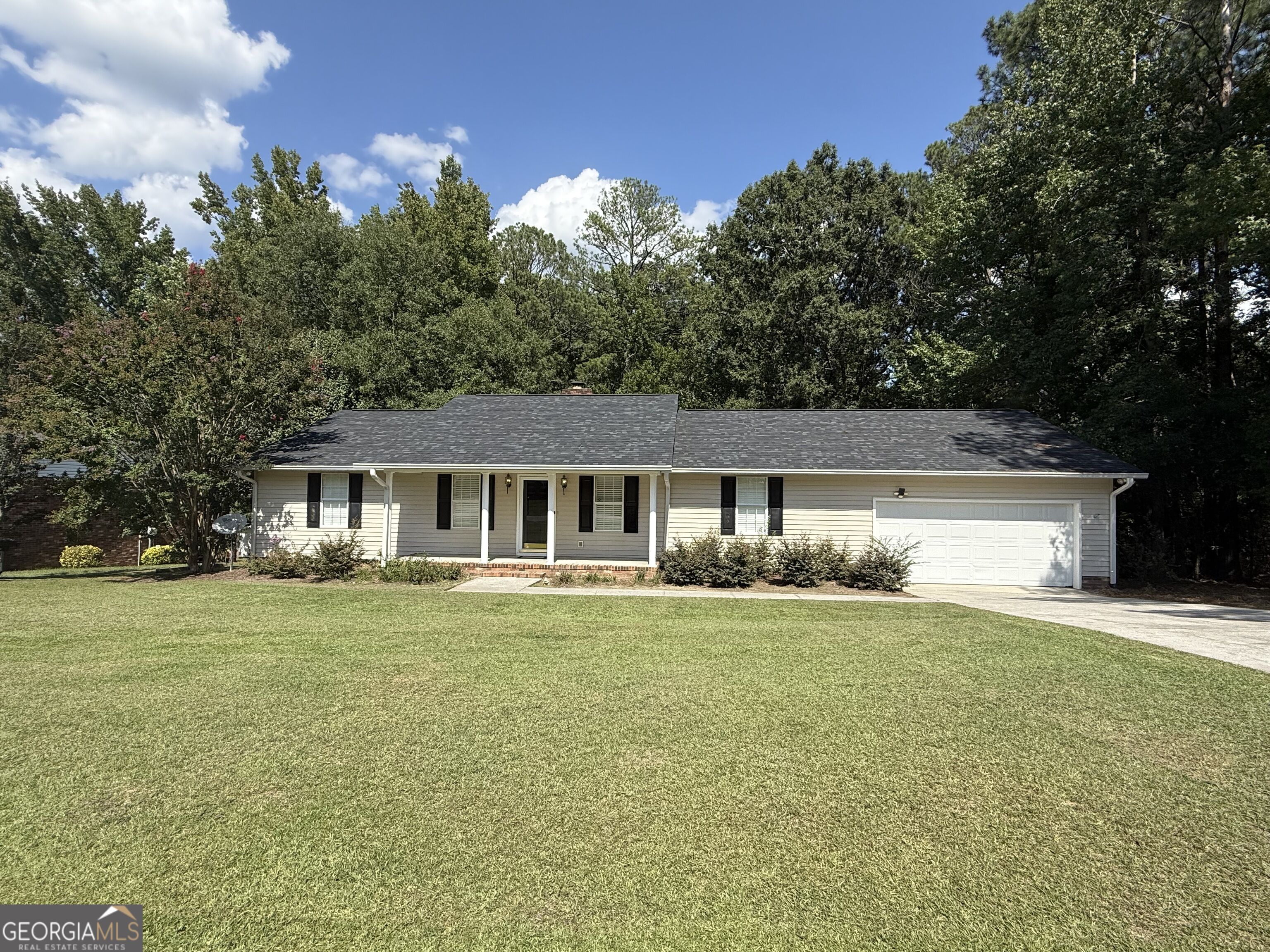 422 King Lane Property Photo 1