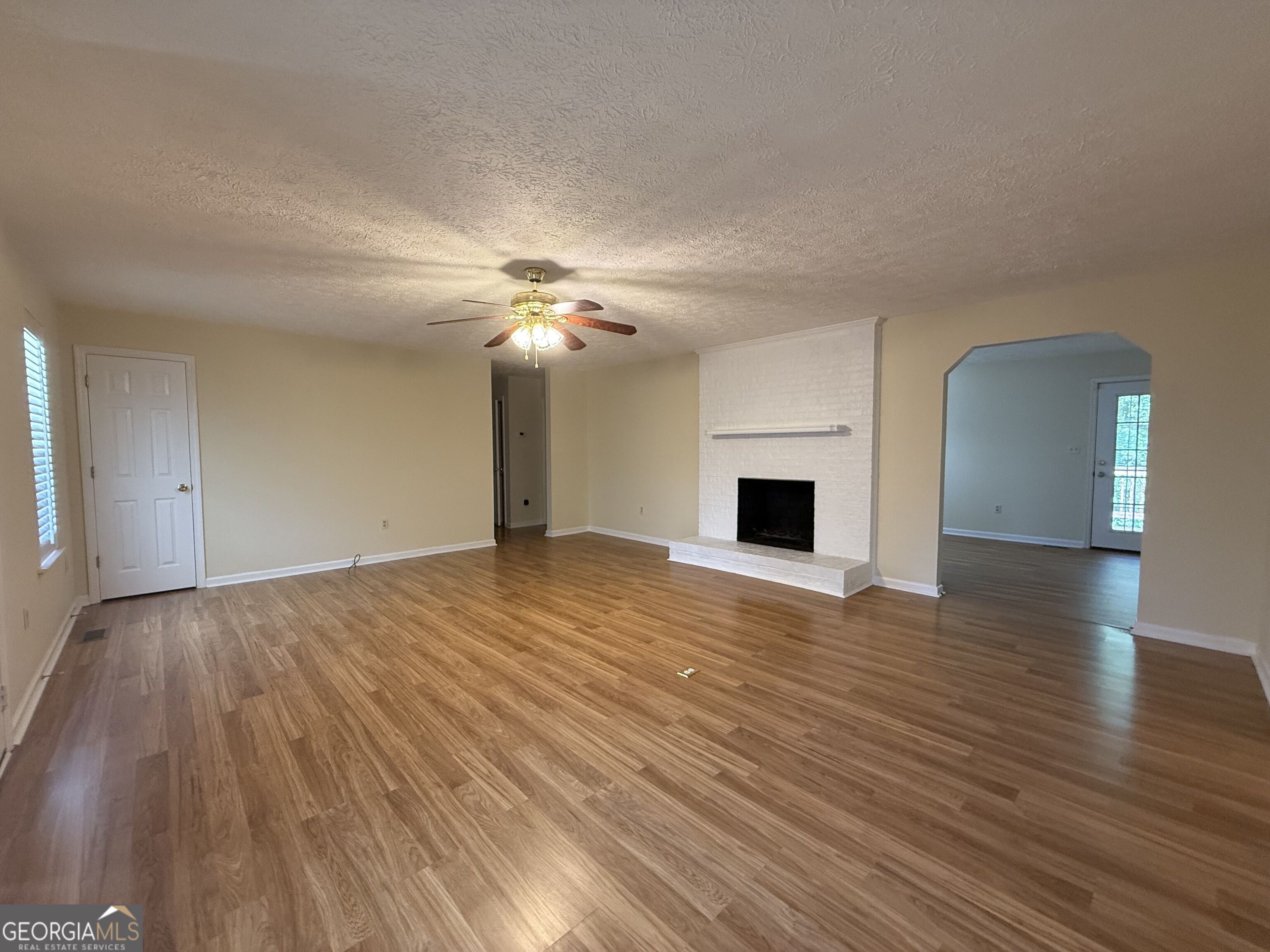 422 King Lane Property Photo 3