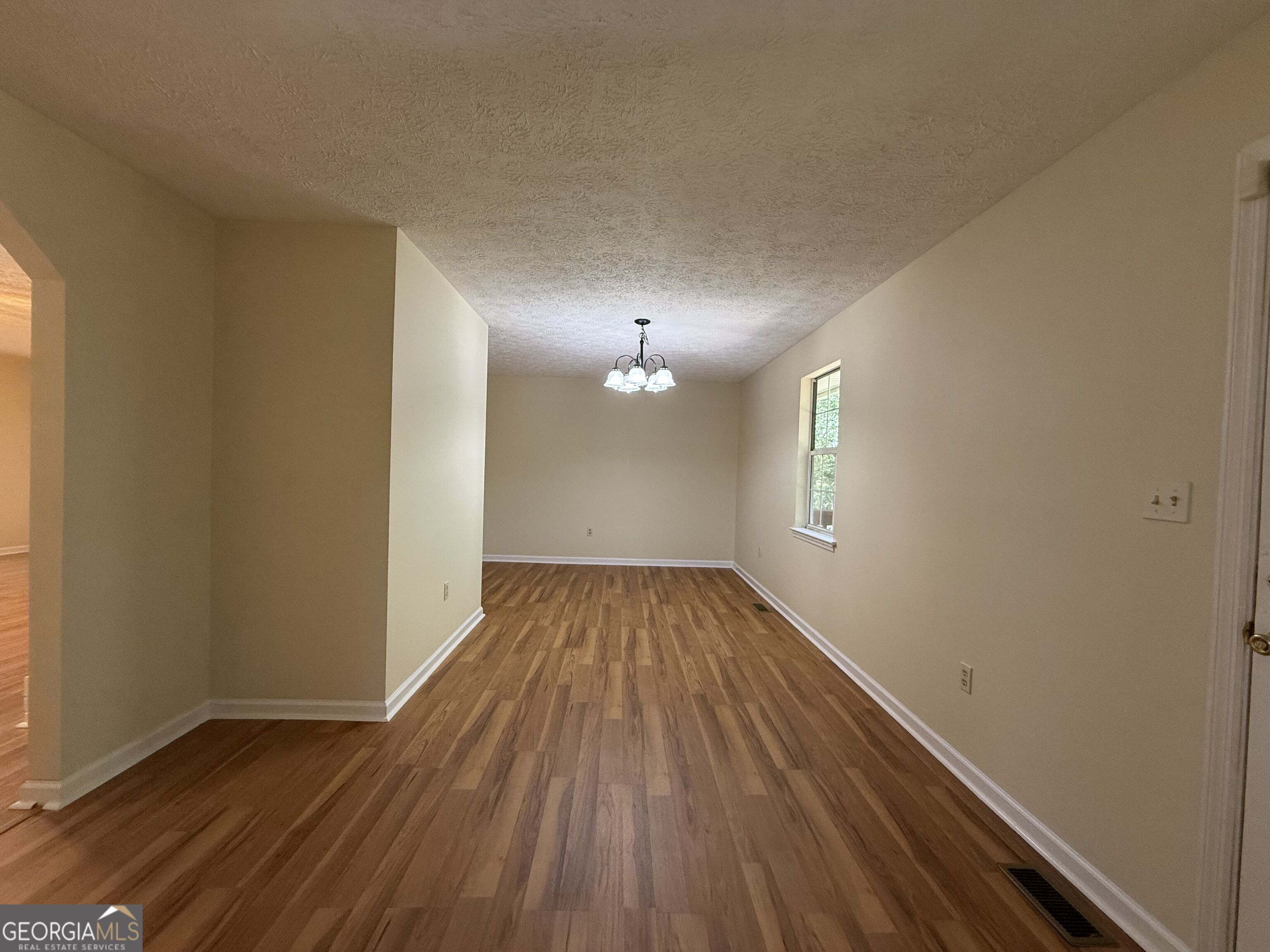 422 King Lane Property Photo 4