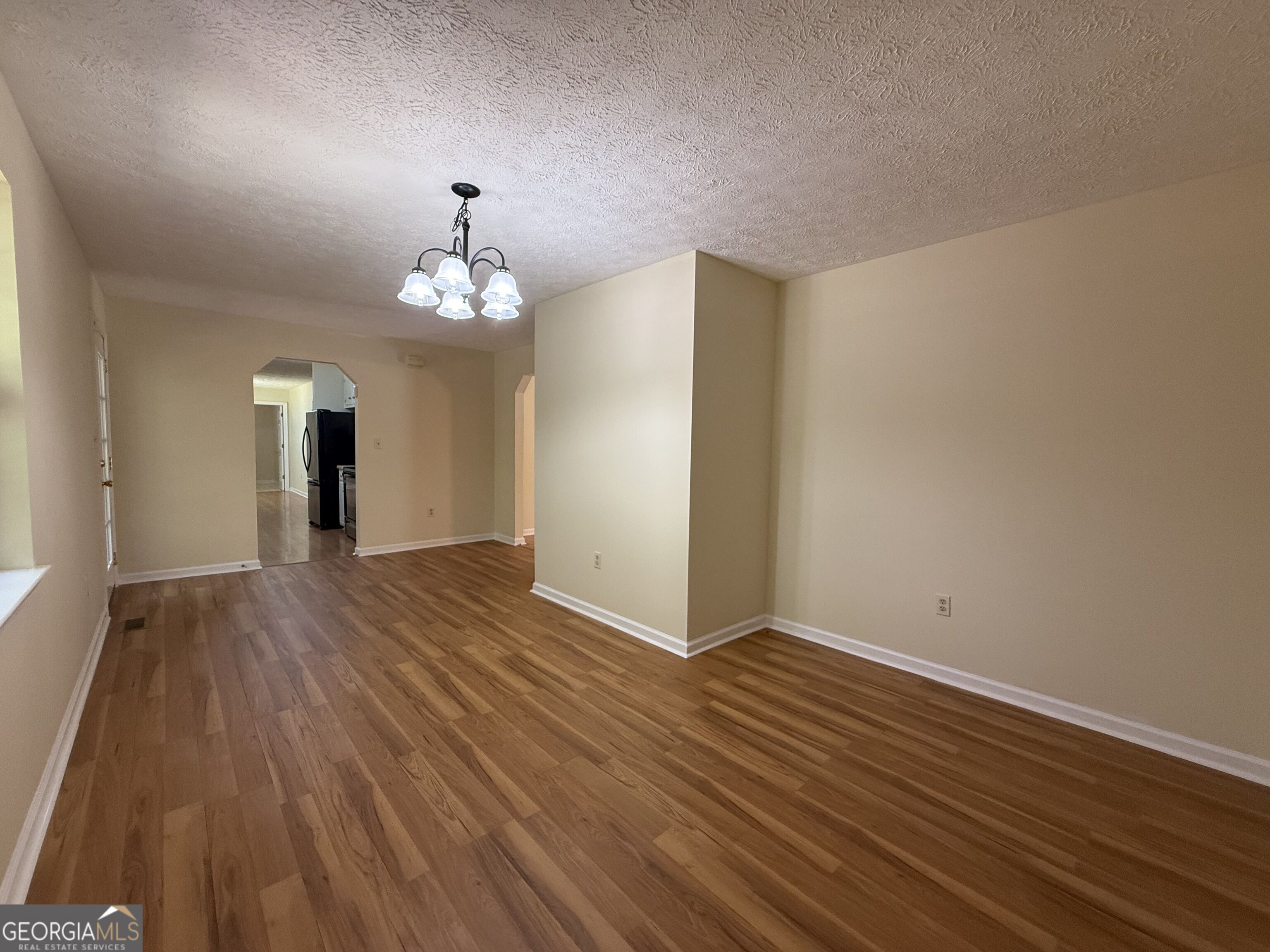 422 King Lane Property Photo 5
