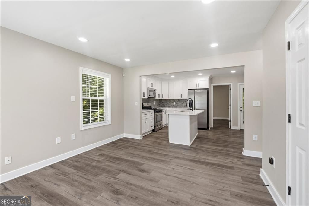 2818 Meadowview Drive Se Property Photo 4