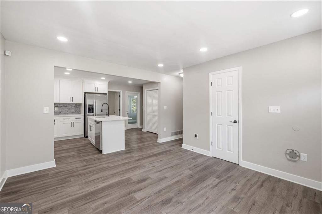 2818 Meadowview Drive Se Property Photo 6