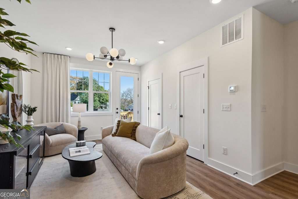 205 Mission Way Property Photo 6