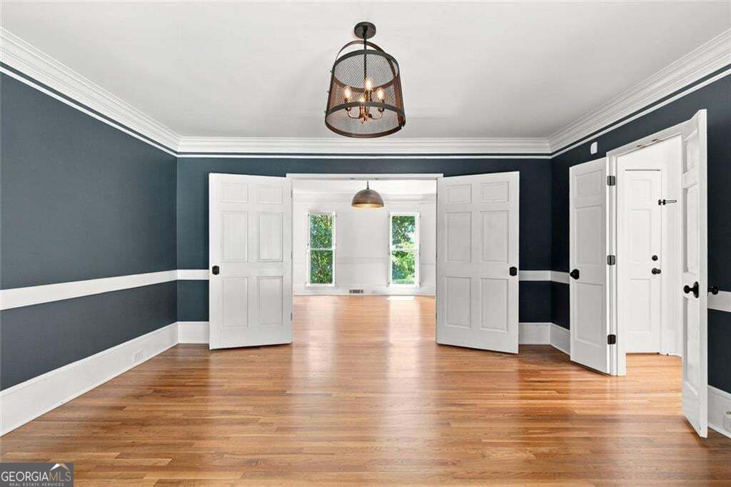 7680 Dunvegan Close Property Photo 10