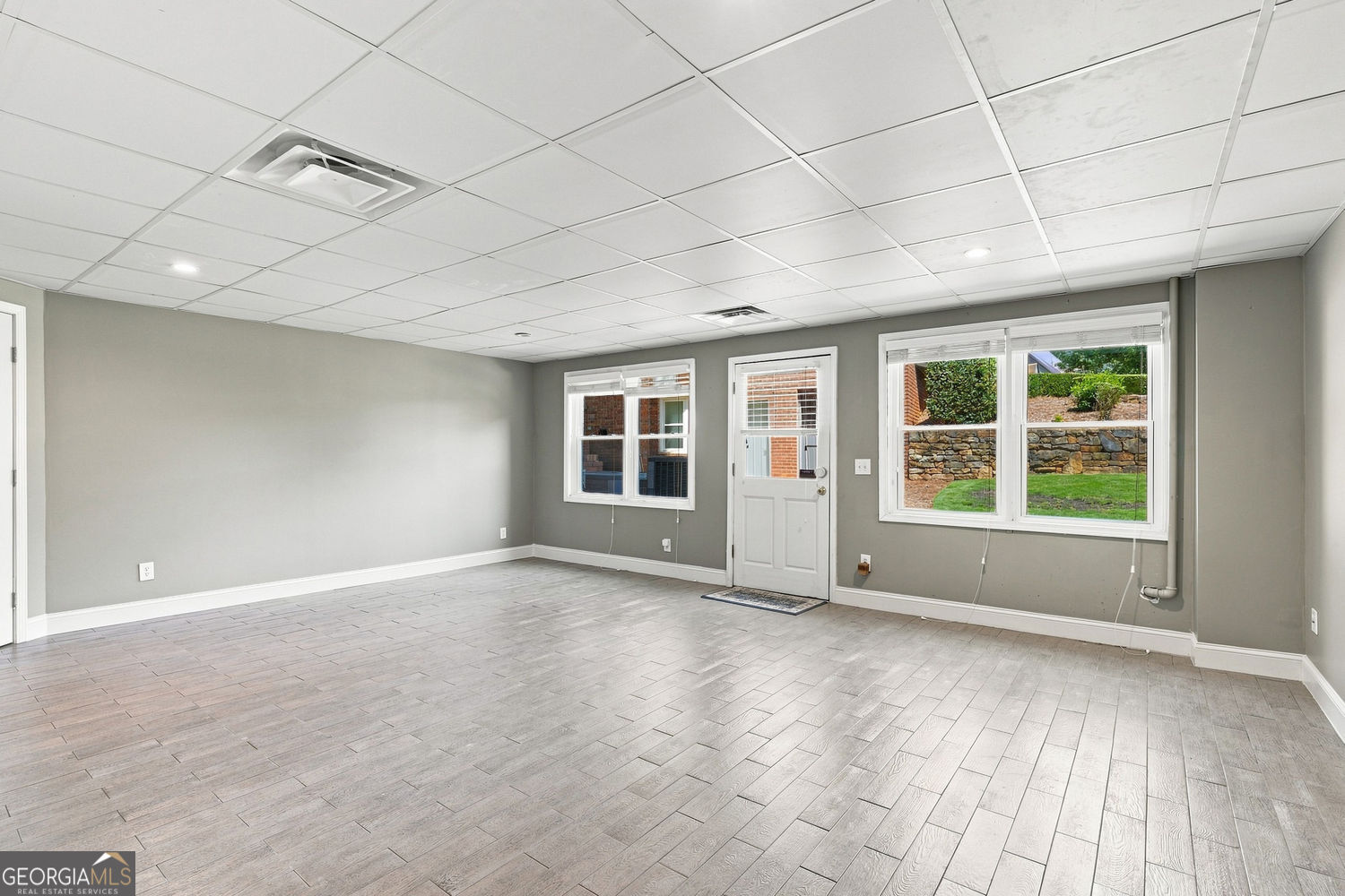 7680 Dunvegan Close Property Photo 46