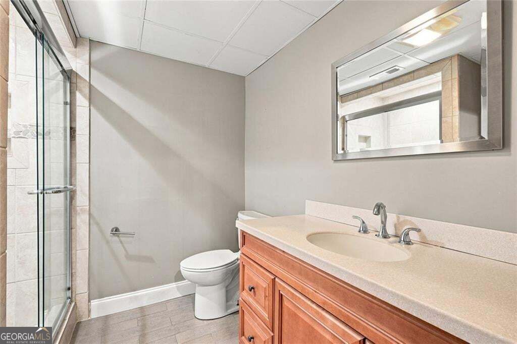 7680 Dunvegan Close Property Photo 49