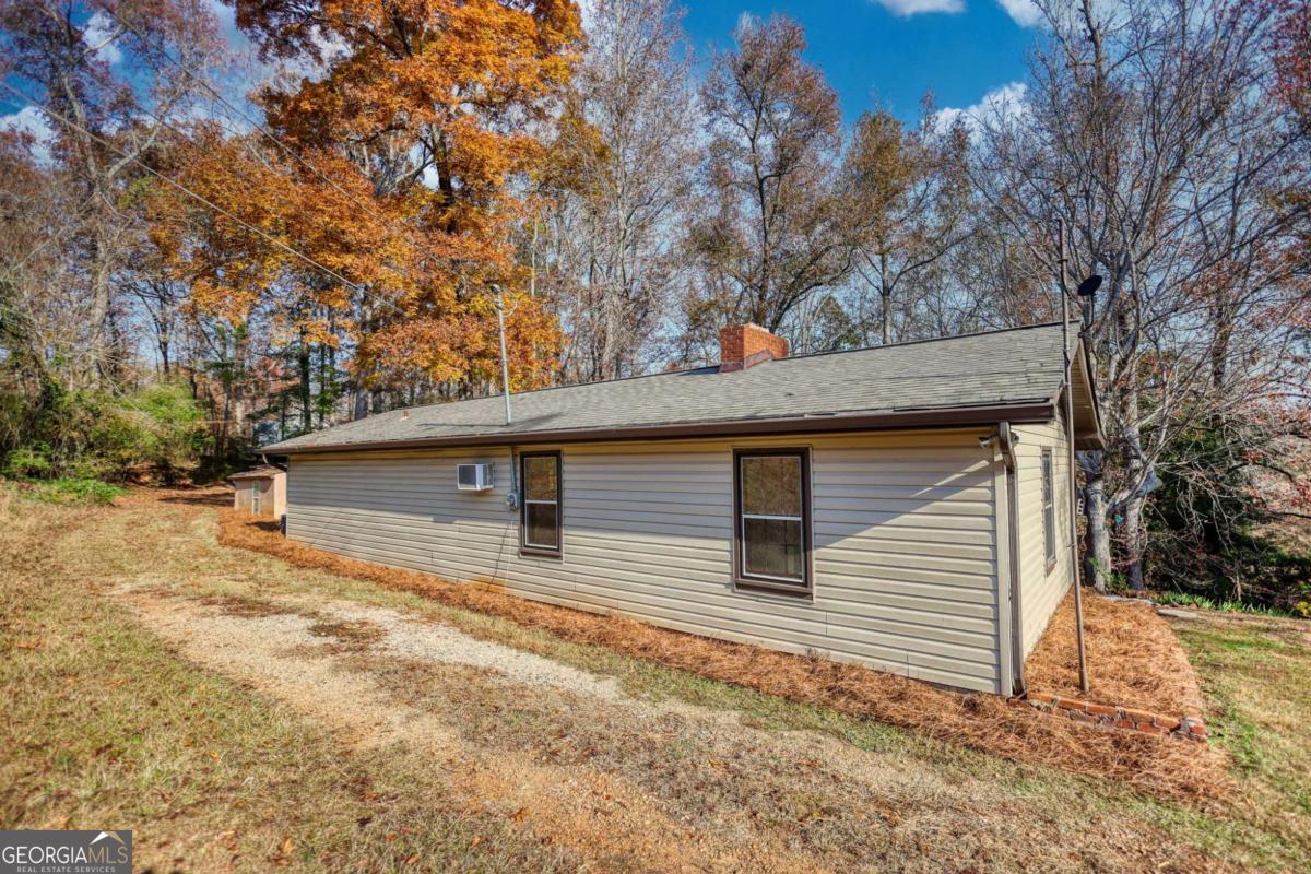 3001 Highway 213 Property Photo 1
