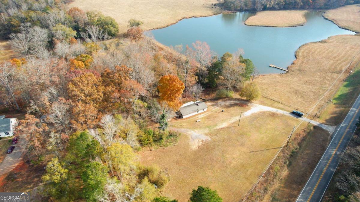 3001 Highway 213 Property Photo 3