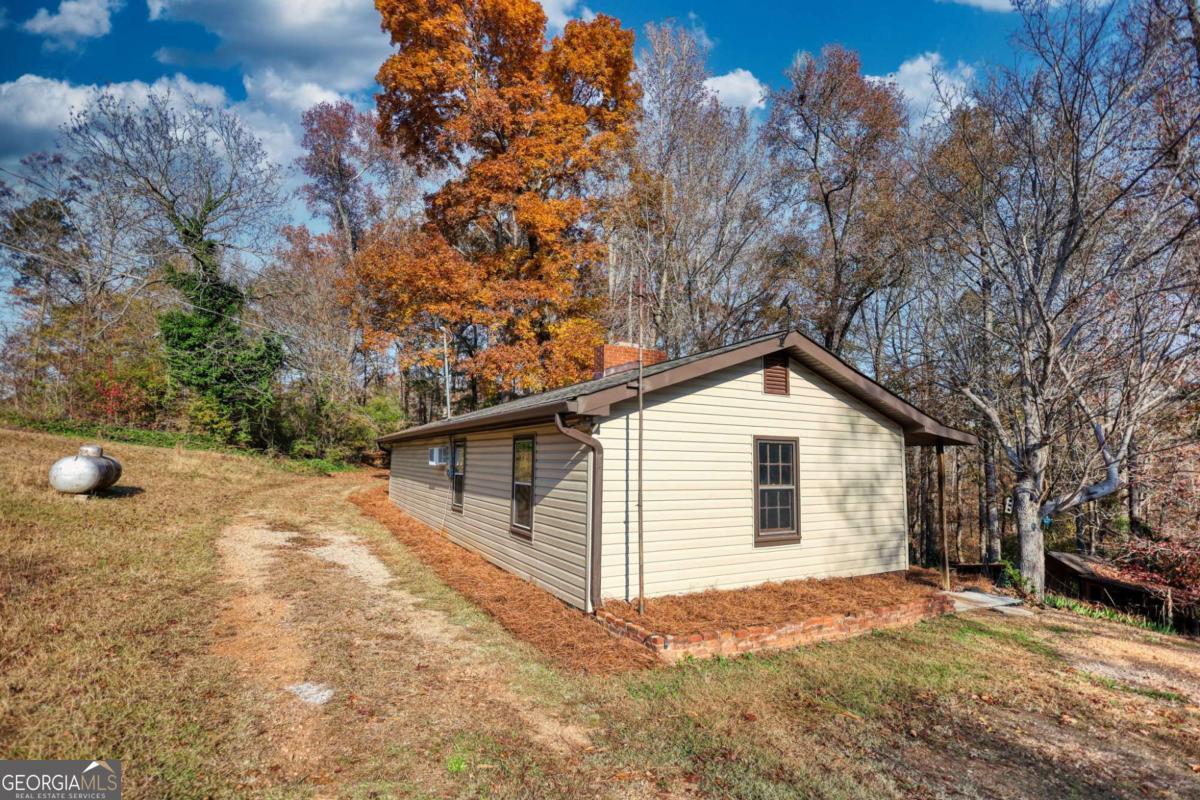 3001 Highway 213 Property Photo 4
