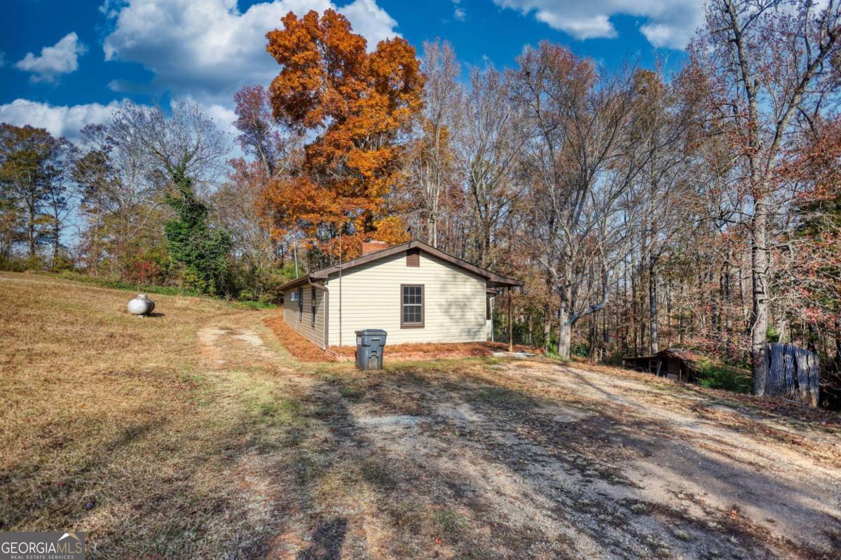3001 Highway 213 Property Photo 5