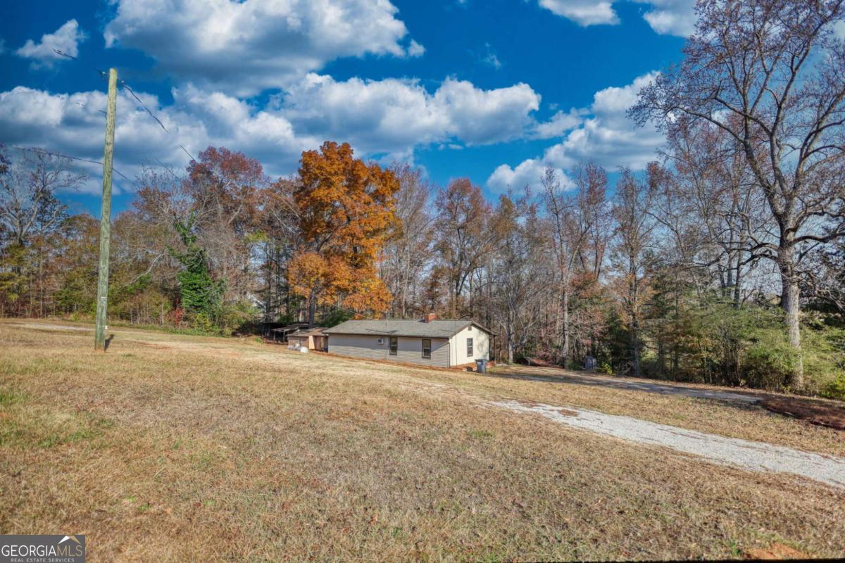 3001 Highway 213 Property Photo 8