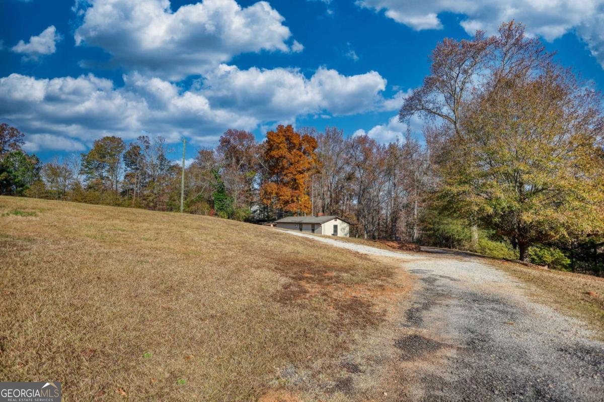 3001 Highway 213 Property Photo 9