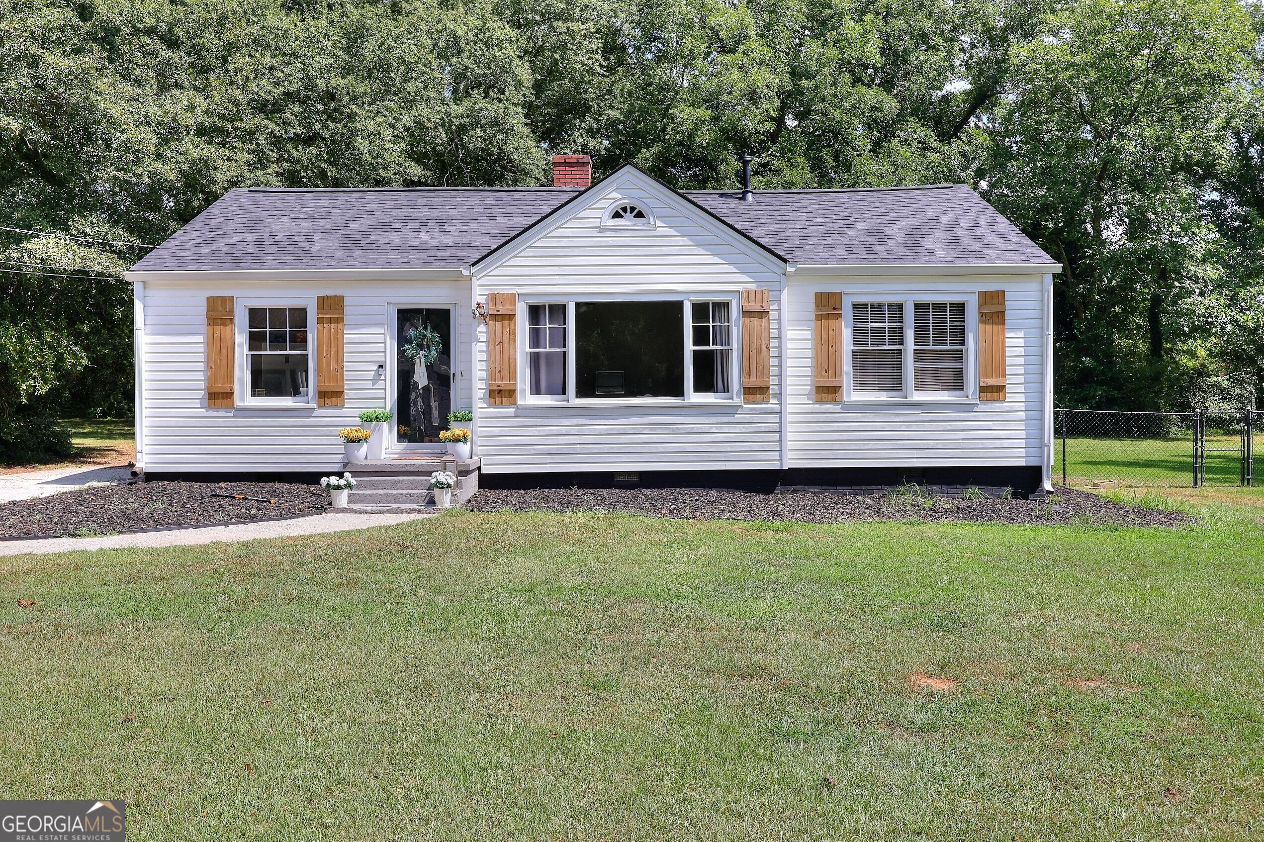 186 S Forest Avenue Property Photo 2