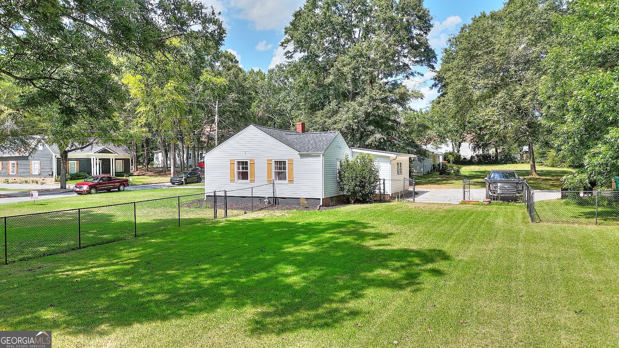 186 S Forest Avenue Property Photo 8