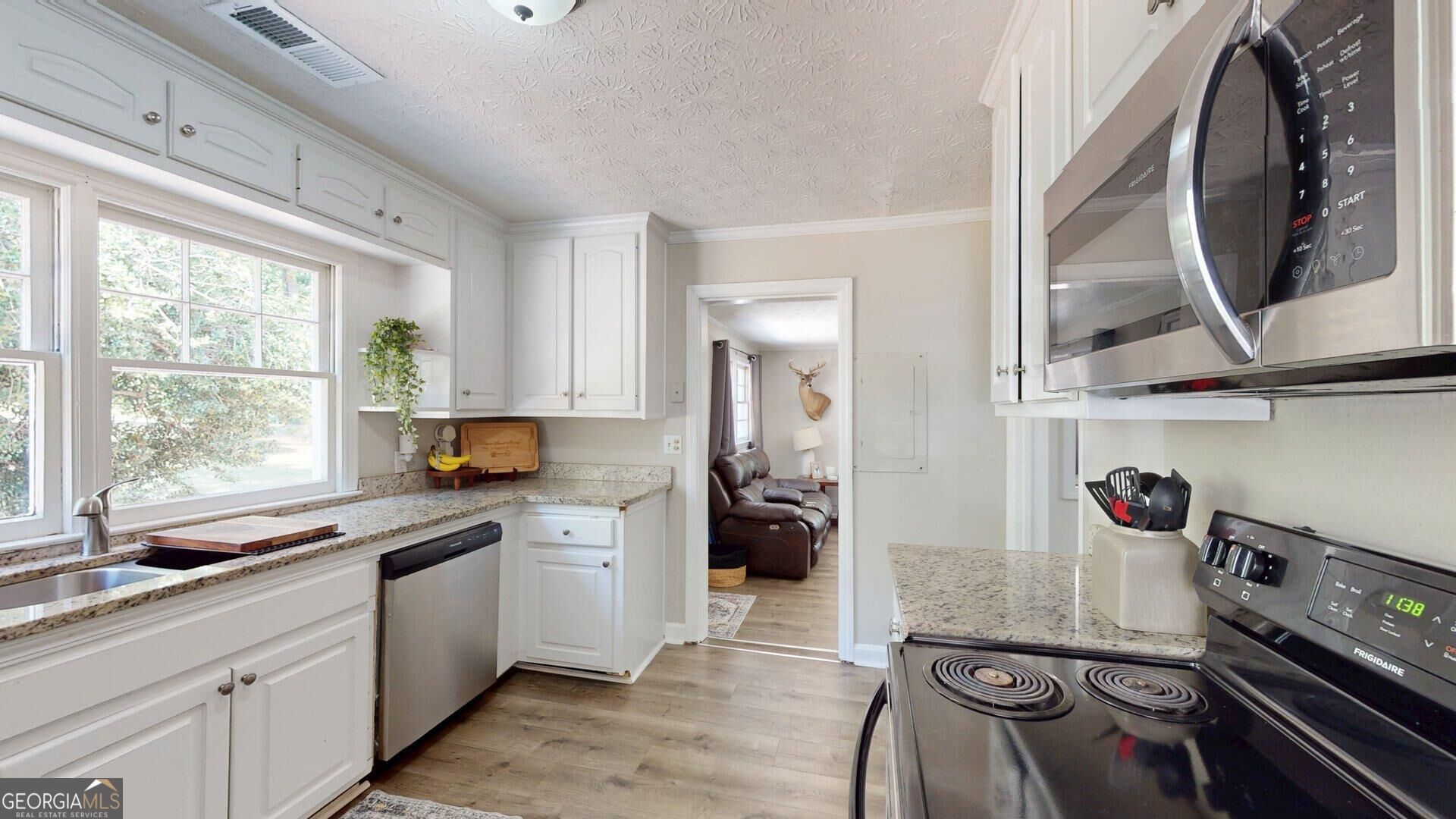186 S Forest Avenue Property Photo 13