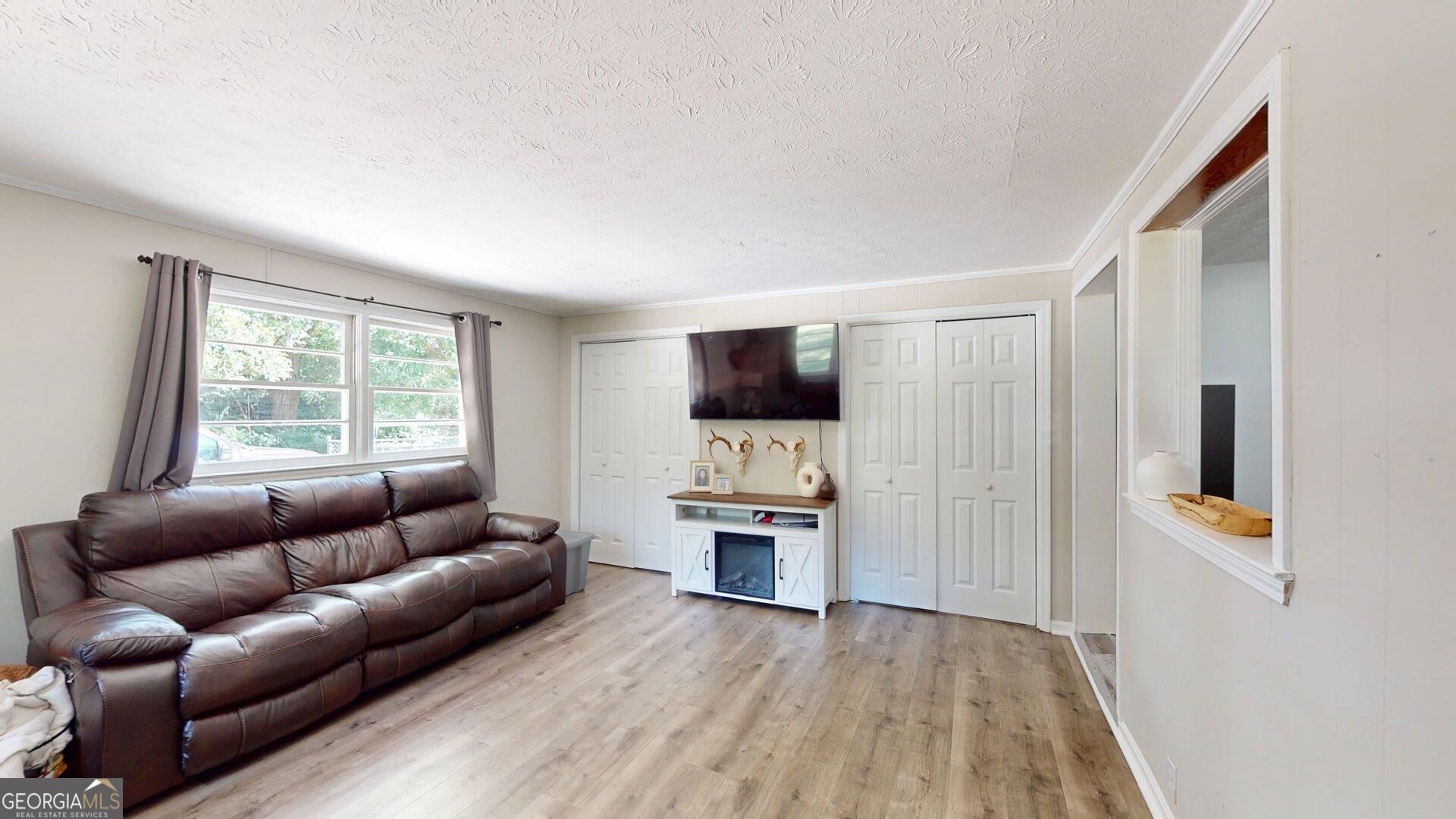 186 S Forest Avenue Property Photo 17