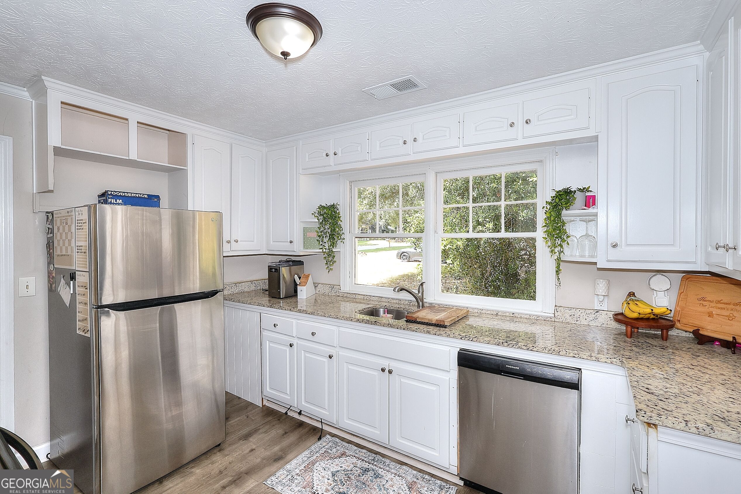 186 S Forest Avenue Property Photo 19