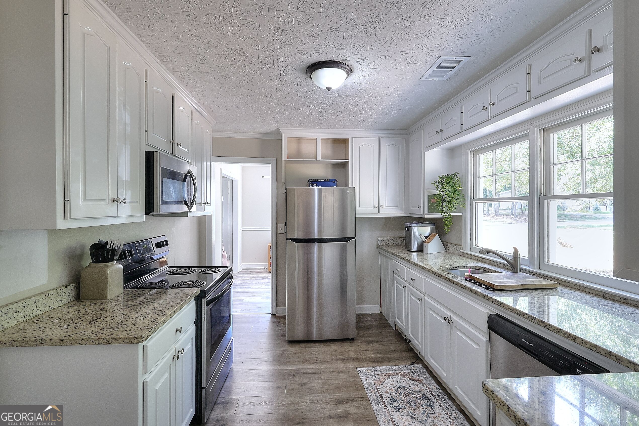 186 S Forest Avenue Property Photo 20