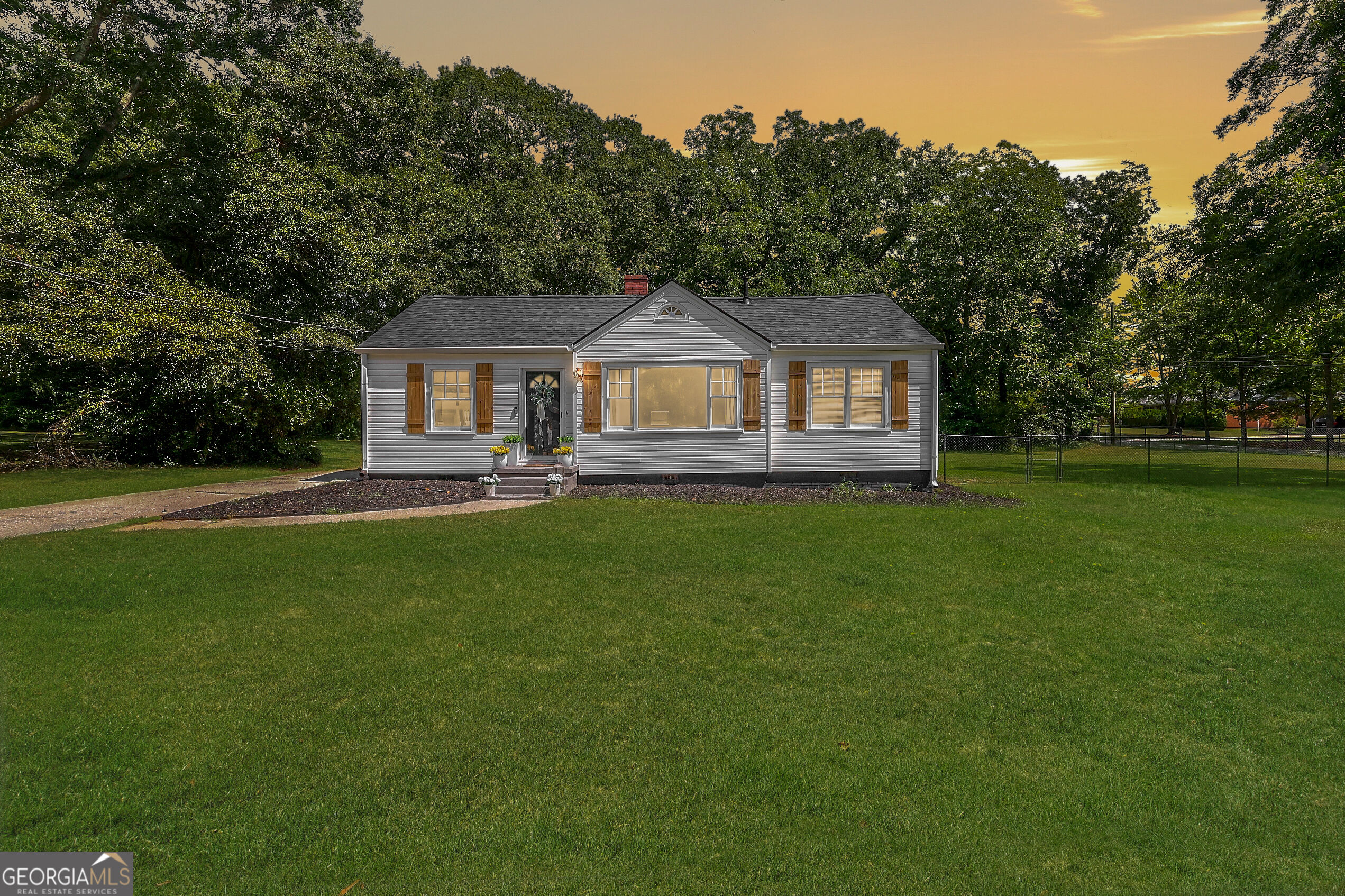 186 S Forest Avenue Property Photo 36
