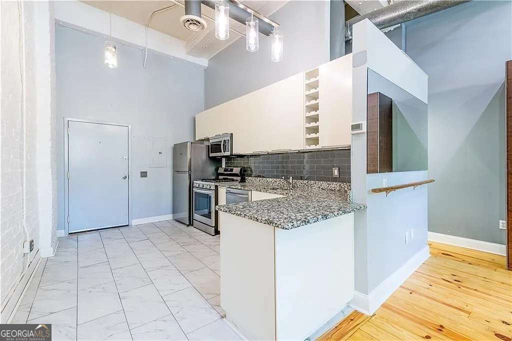 210 Walker Street Sw # 1 Property Photo 3