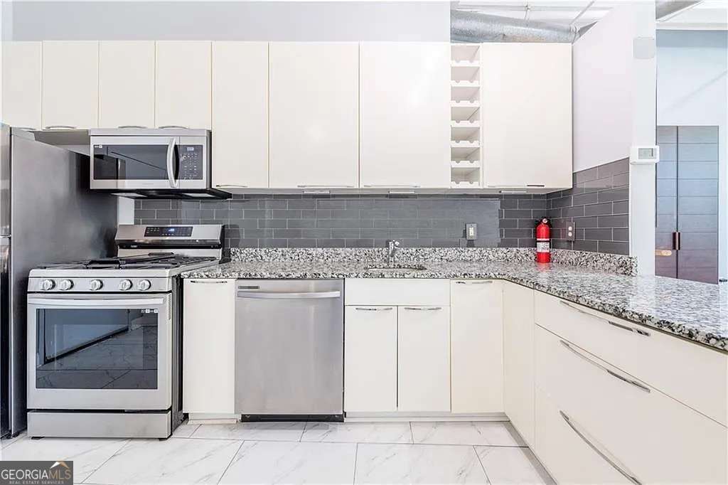 210 Walker Street Sw # 1 Property Photo 4